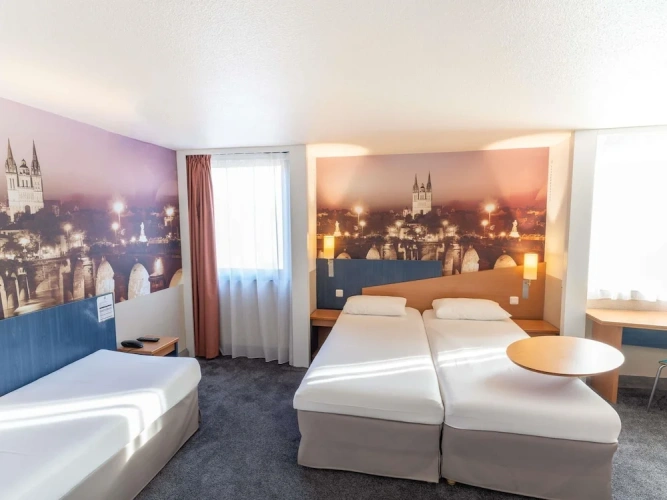 Standard Triple room