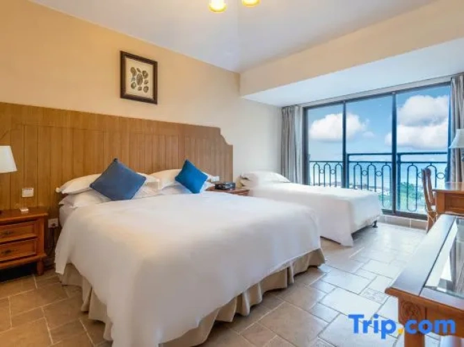 Deluxe Family Suite with sunrise view