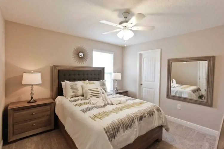 4176 Oaktree Drive 6 Bedroom Home by Redawning
