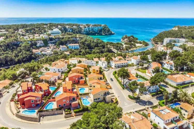 4 Bedrooms Villa