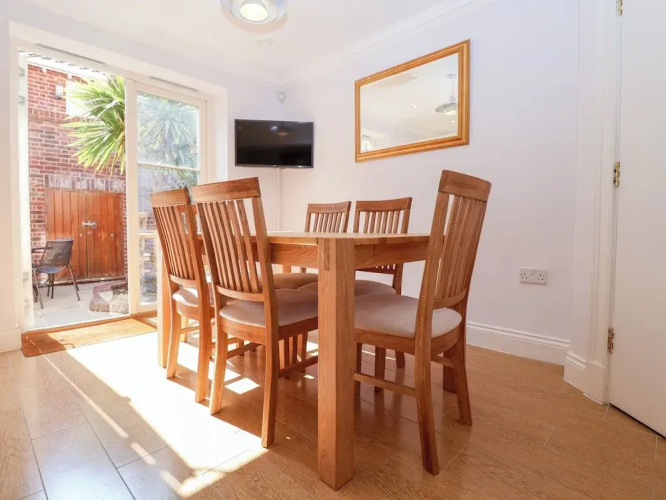 6 Willows Green