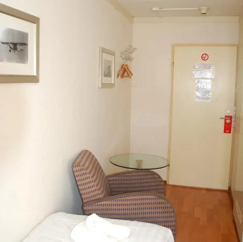 Hostel Bargain Toko