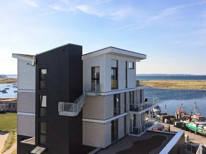Apartment with balcony