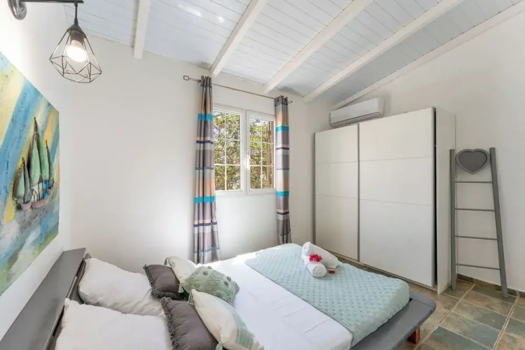 Comfort Cottage with balcony and with pool view