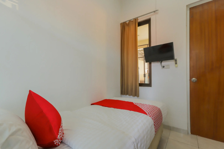 OYO 866 Idola Residence