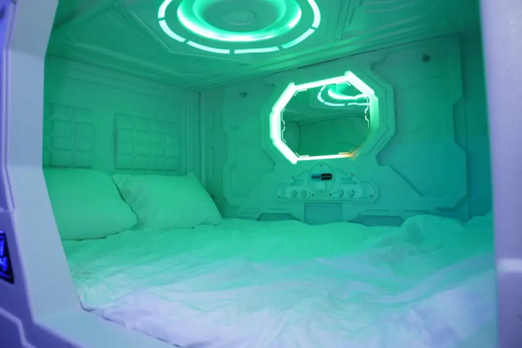 Capsula hotel