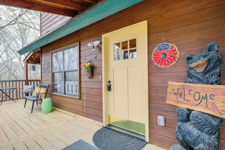 Easy-access Pigeon Forge Cabin w/ Hot Tub!
