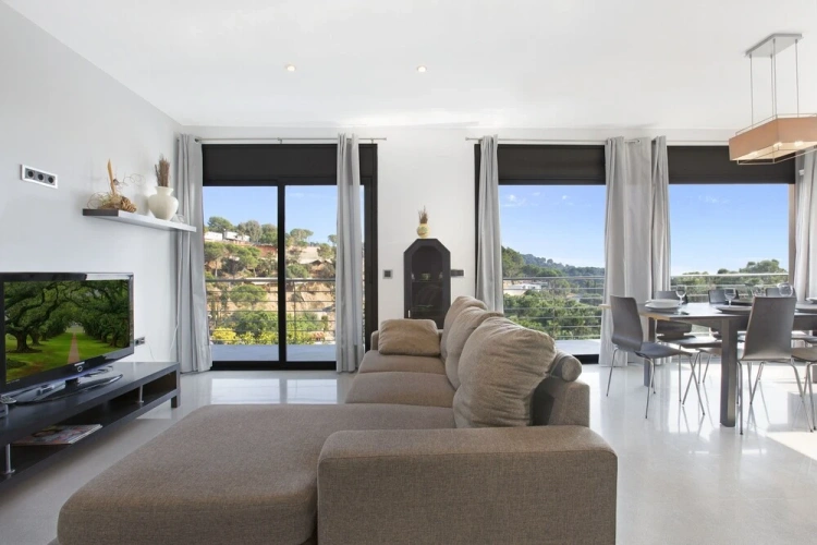 4 Bedrooms Villa