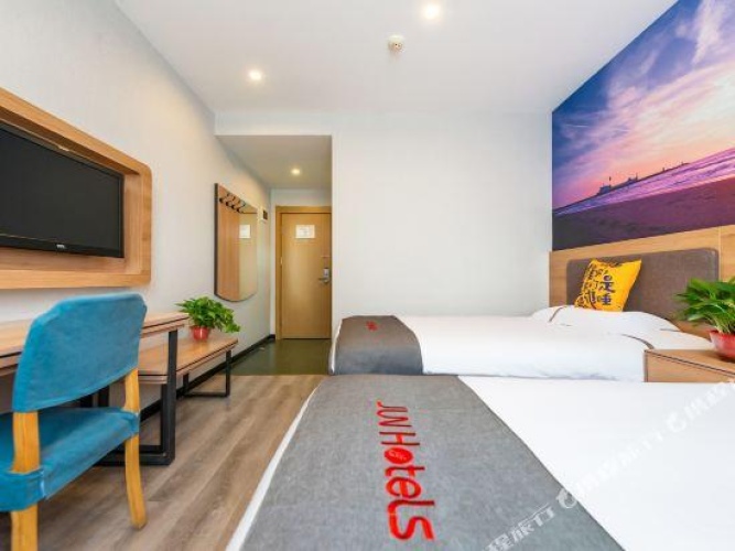 Business Quadruple Suite