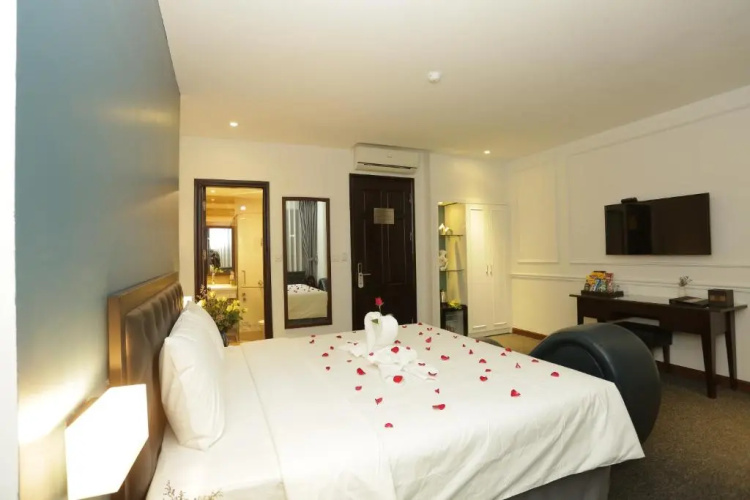 Adeline Hotel
