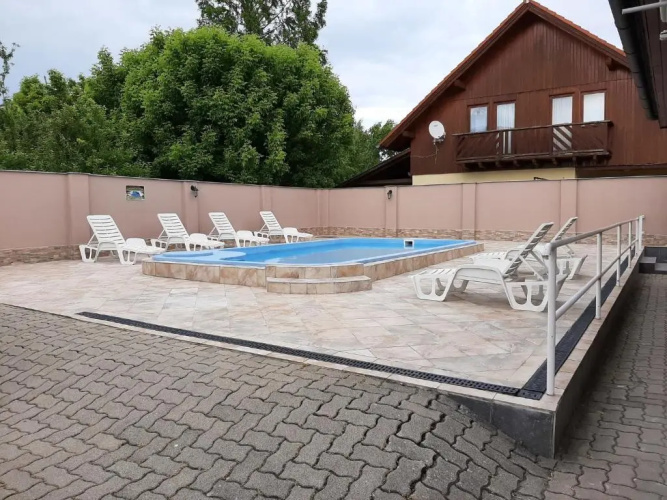 42 féröhelyes apartman