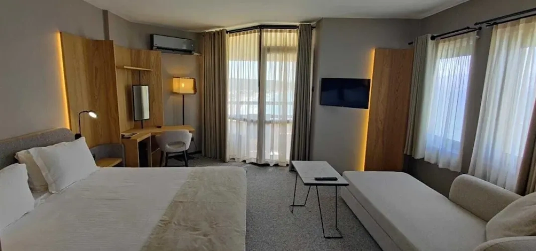 1 Bedroom Deluxe room with balcony and with sea view