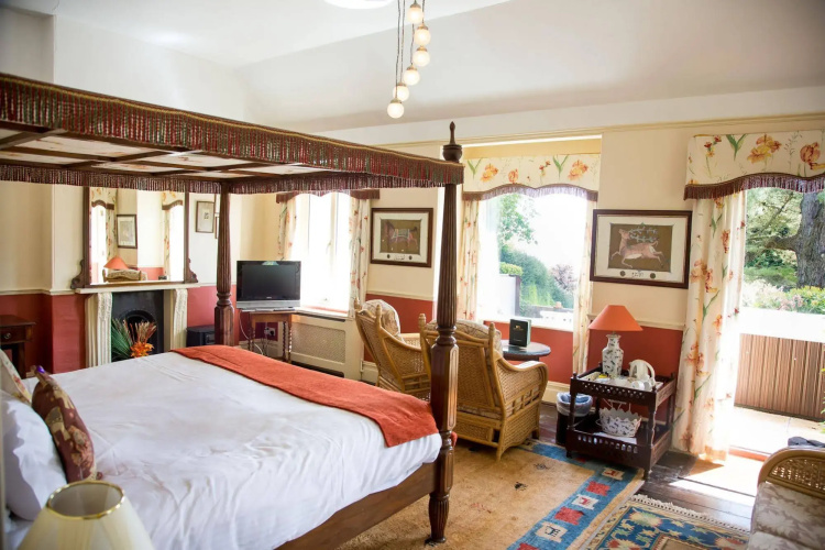 Orestone Manor Hotel