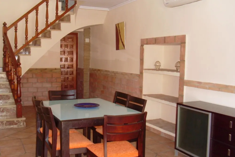 062 Villa Almendros