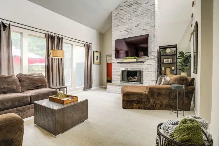 3 Mi to Downtown: Inviting Lancaster Home!