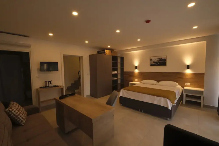 Tut Hotel