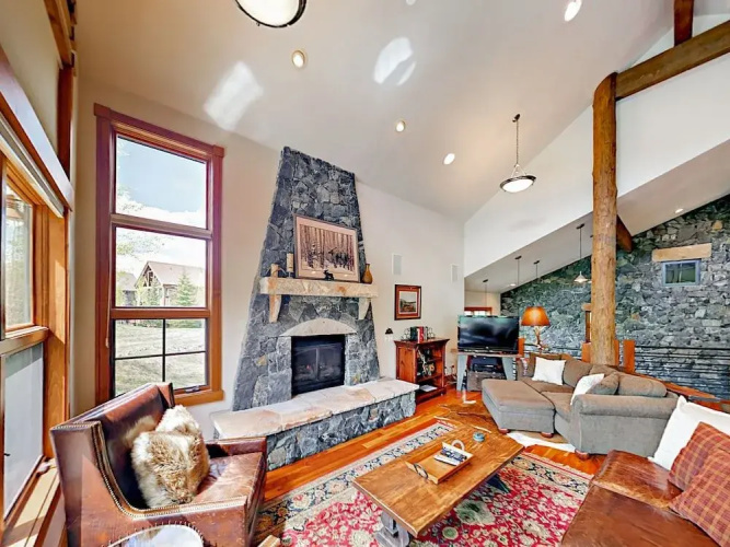 Luxe 4BR w/ Hot Tub on Golf Course