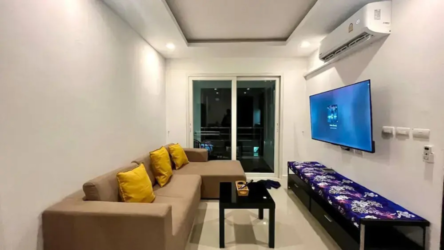 6-15 - 1 Bdr Condo With Balcony and Shared Pool