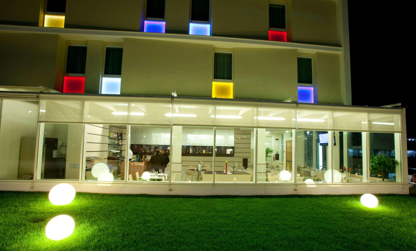 Breaking Business Hotel