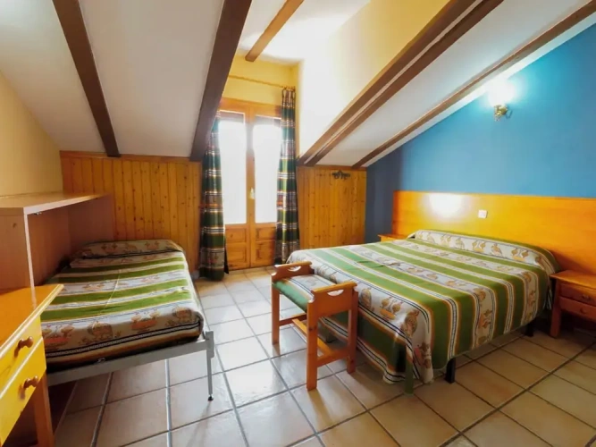 Standard Triple room