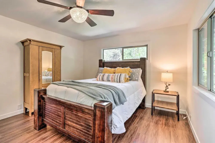Spacious Lake Arrowhead Cabin w/ Jacuzzi Spa!
