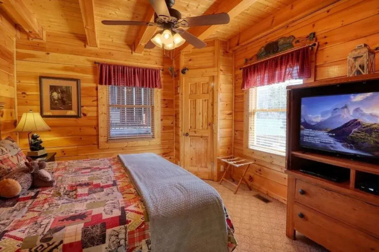 A Stone's Throw 2 Bedroom Cabin by RedAwning