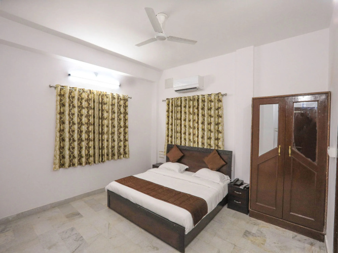 Hotel Royal T By OYO Rooms