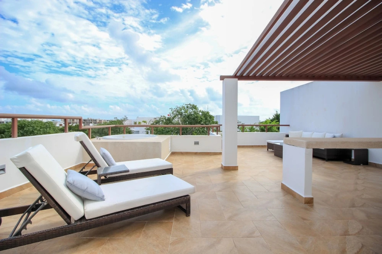Jungle & Ocean View Penthouse by Olahola