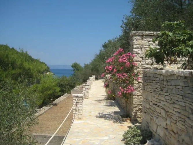 2 Bedrooms Cottage