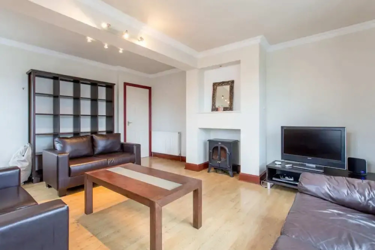 2 Bedroom Home By Leiths Shore