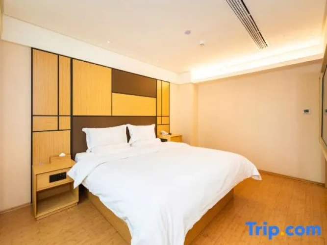 Twin Suite with street view