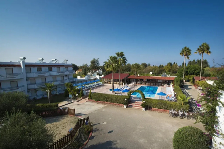 Sandy's Studios Apartments & Log Villas