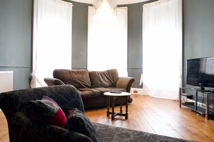 2 Bedroom Apartment With Free Parking