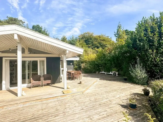 Splendid Holiday Home in Dronningmolle near Beach