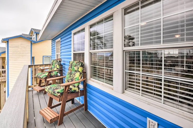 1 Block to Surfside Beach: Home w/ Deck!