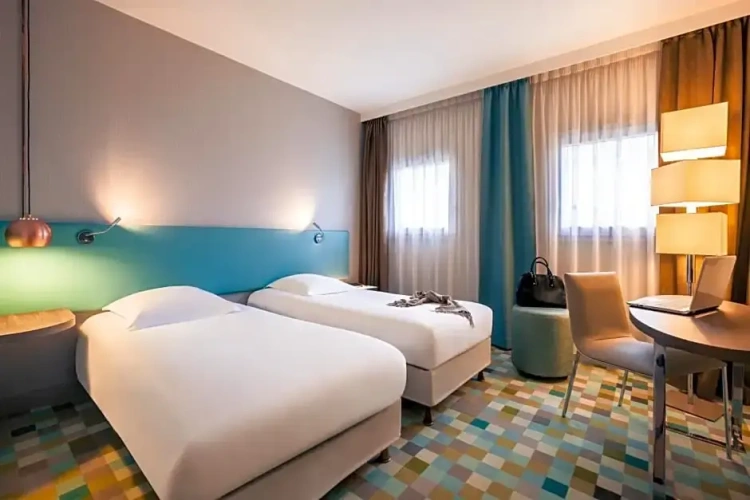 Classic Twin room with view