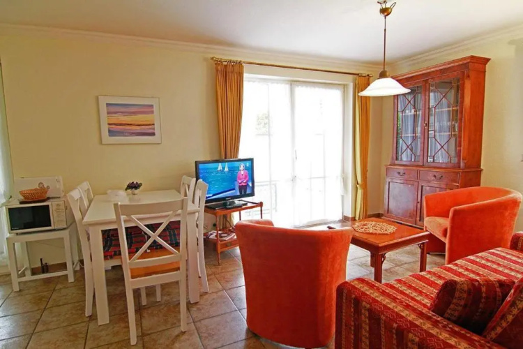 Haus-Meisennest-Wohnung-Meise