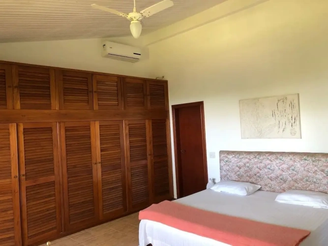 4 Bedrooms Cottage
