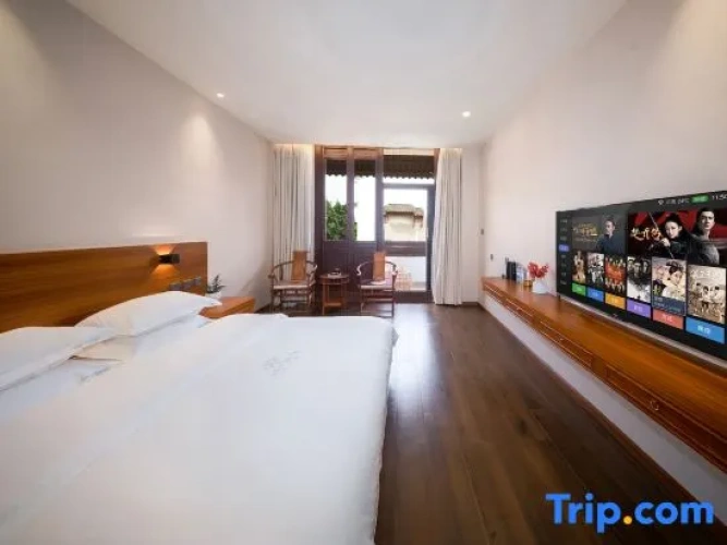 Deluxe Double room with courtyard view