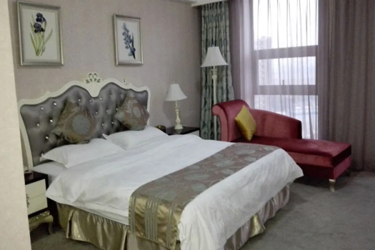 T-Longee Hotel
