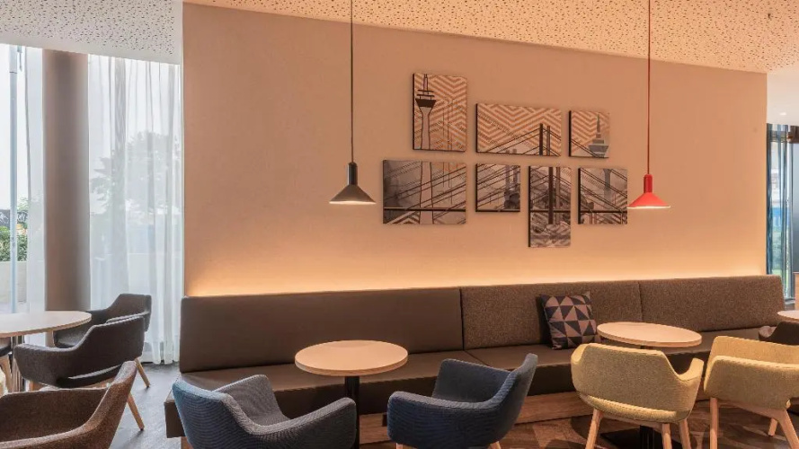 Holiday Inn Express Dusseldorf - Hauptbahnhof photo 25