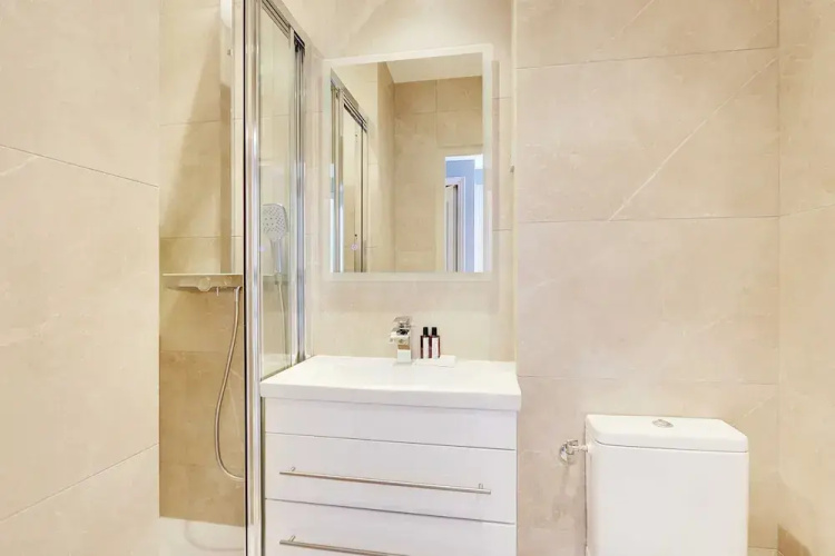 Modern Apartment With Balcony - 2br/6p- Roquette
