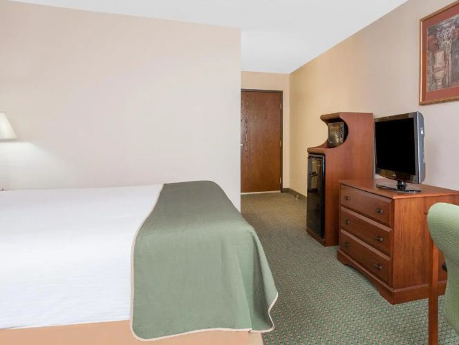 Days Inn & Suites Mt Pleasant