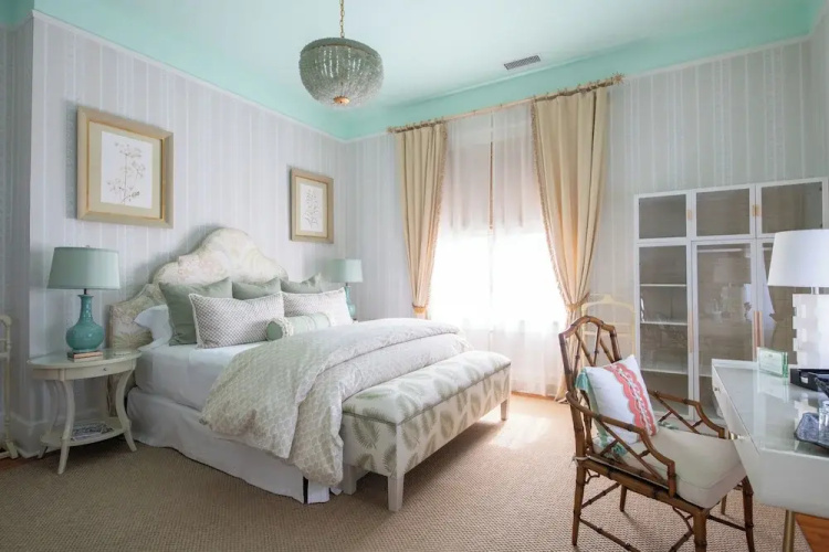 Pandora's Manor Bed & Breakfast