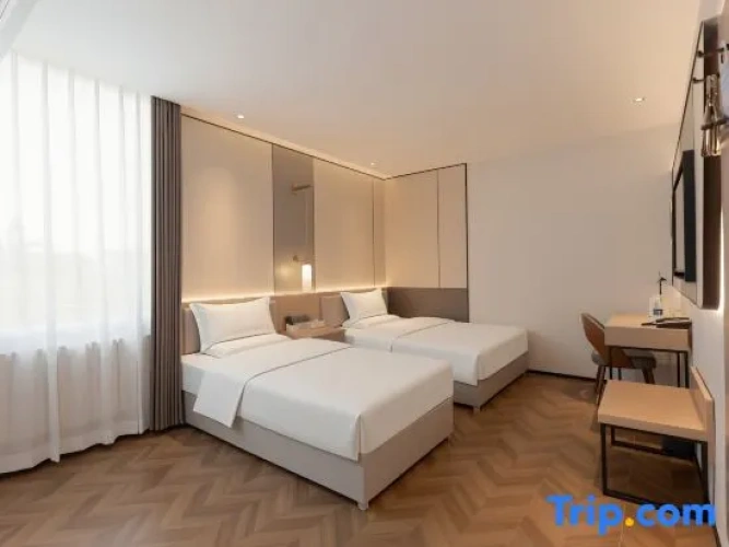Deluxe Triple Suite with river view