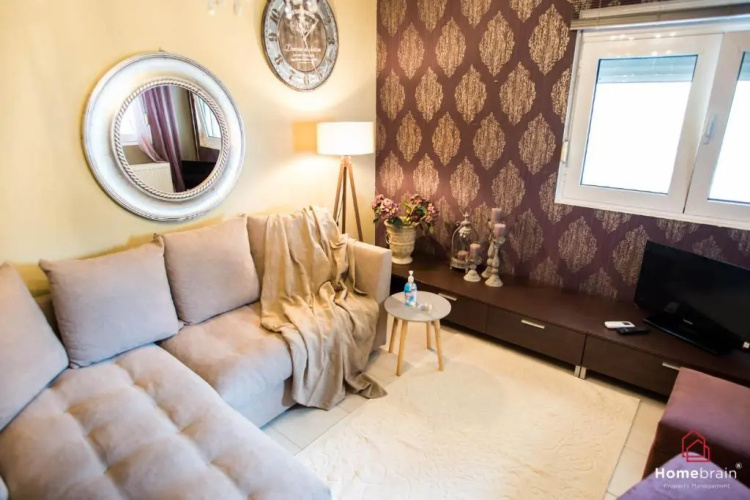 Deluxe Suite By Homebrain
