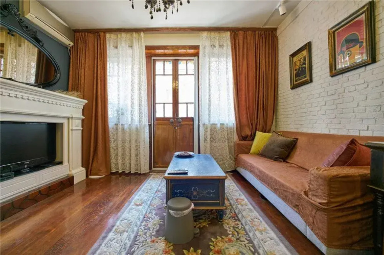 Once Grace- Retro Designers' house