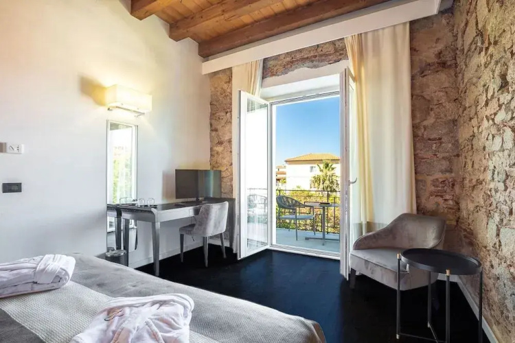 Raphael Hotel