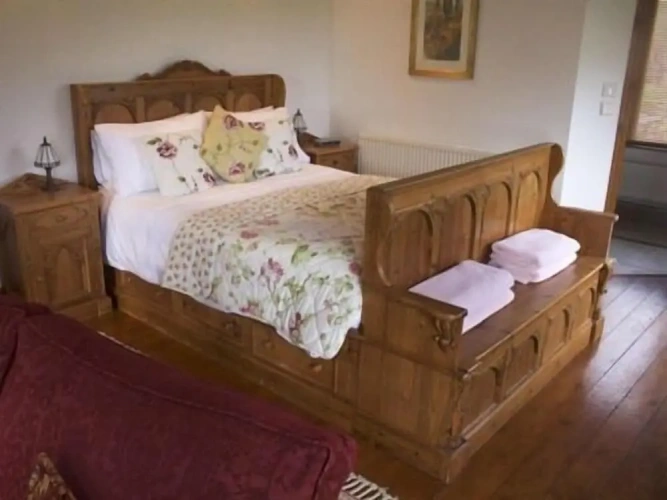 Superior Double Basement room