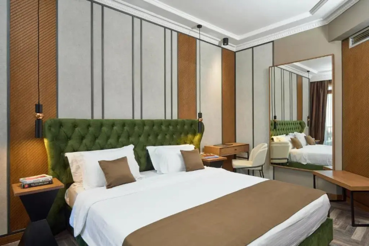 Royal Hotel